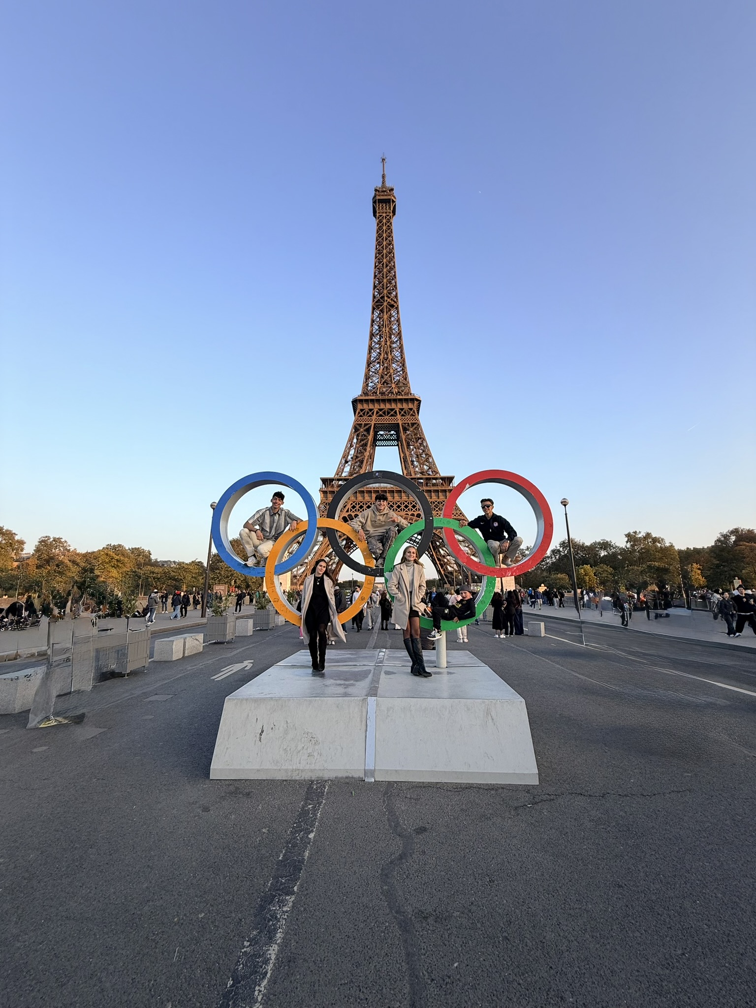 Cameron Klos, Riley Evans, Xander Eddy, Gabby Viola, Will Viola, Carter Griffith (France 2025)